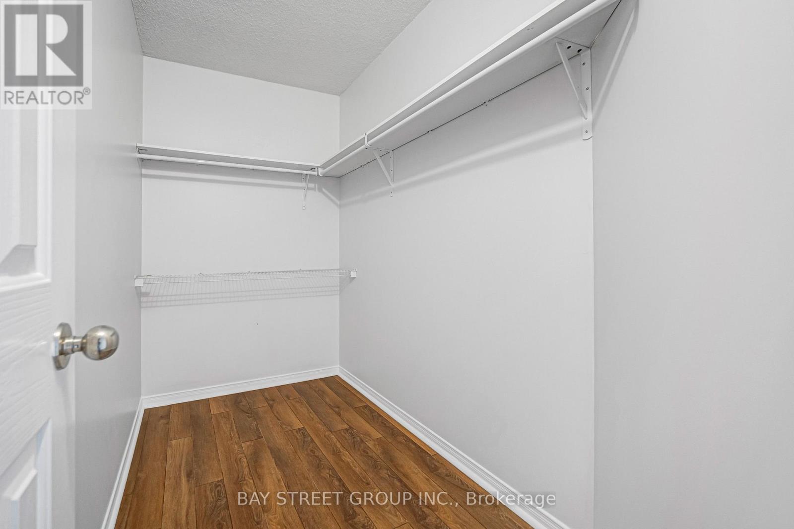 906- 28 Hollywood Avenue, Toronto, ON photo 13