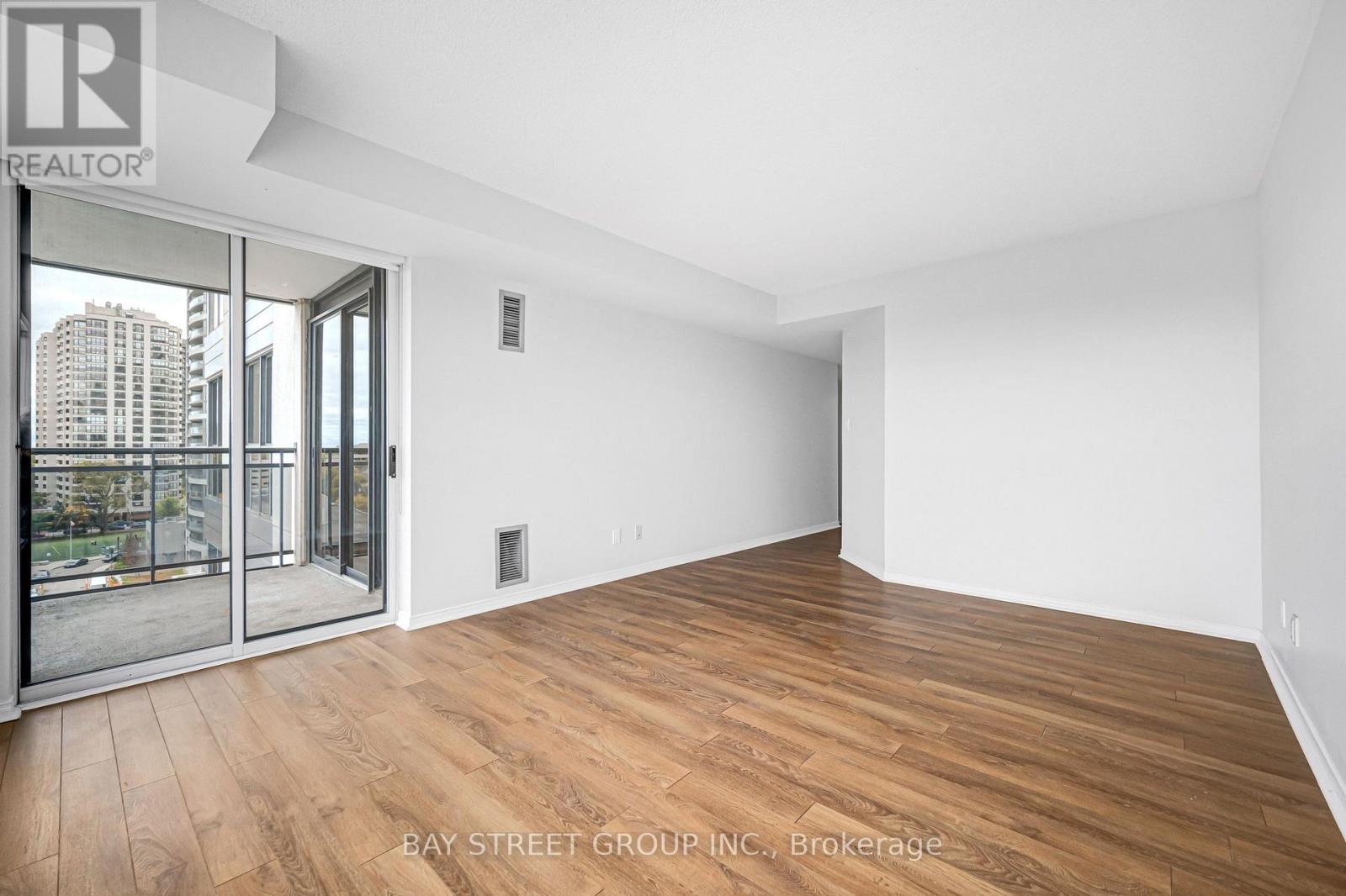 906- 28 Hollywood Avenue, Toronto, ON photo 17