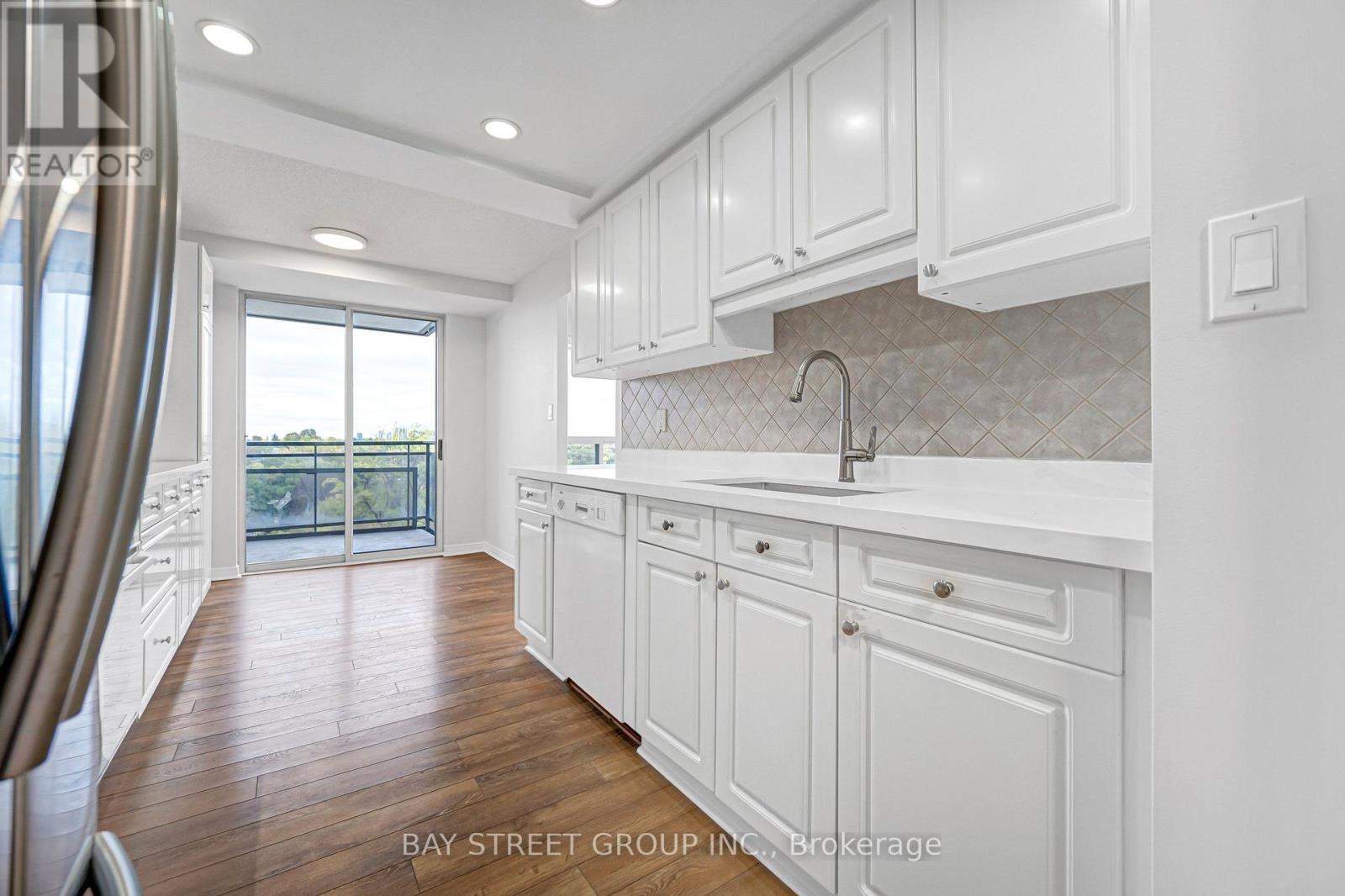 906- 28 Hollywood Avenue, Toronto, ON photo 30