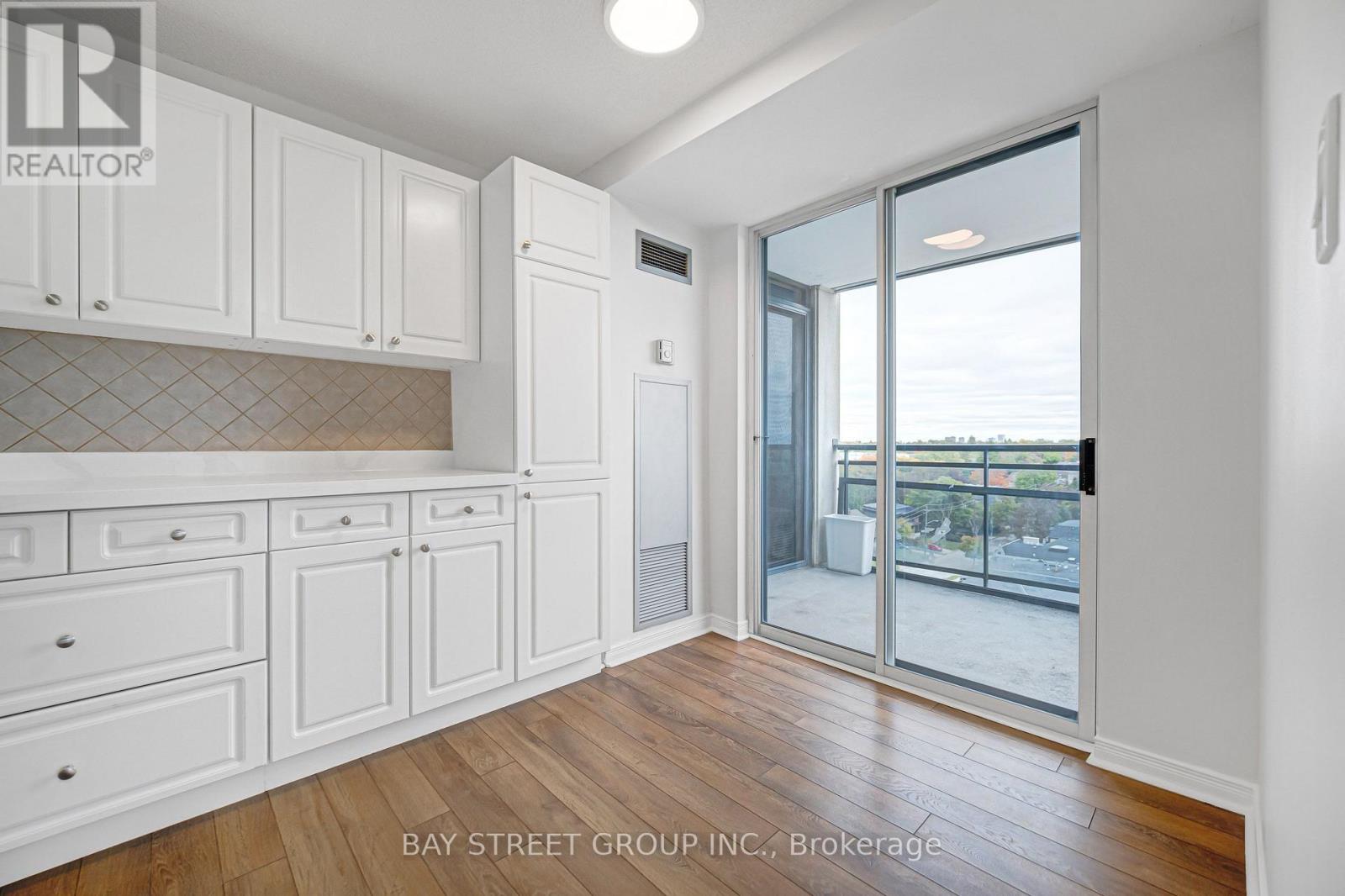 906- 28 Hollywood Avenue, Toronto, ON photo 33
