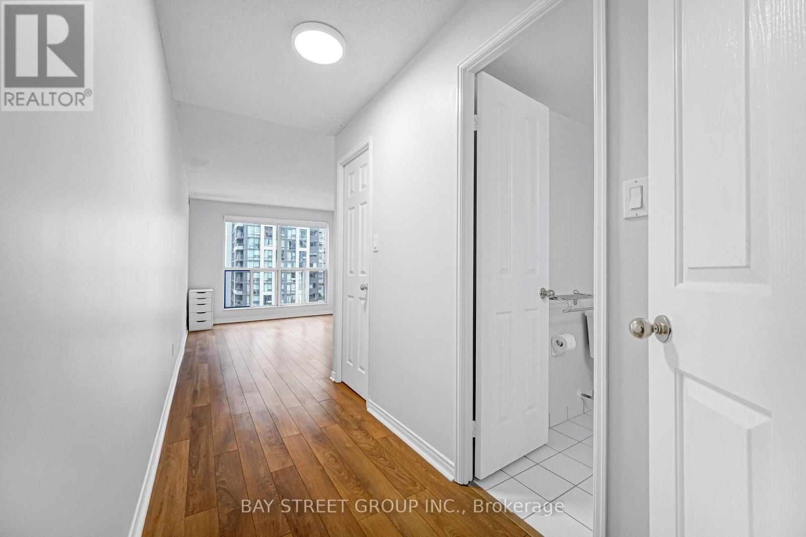906- 28 Hollywood Avenue, Toronto, ON photo 35