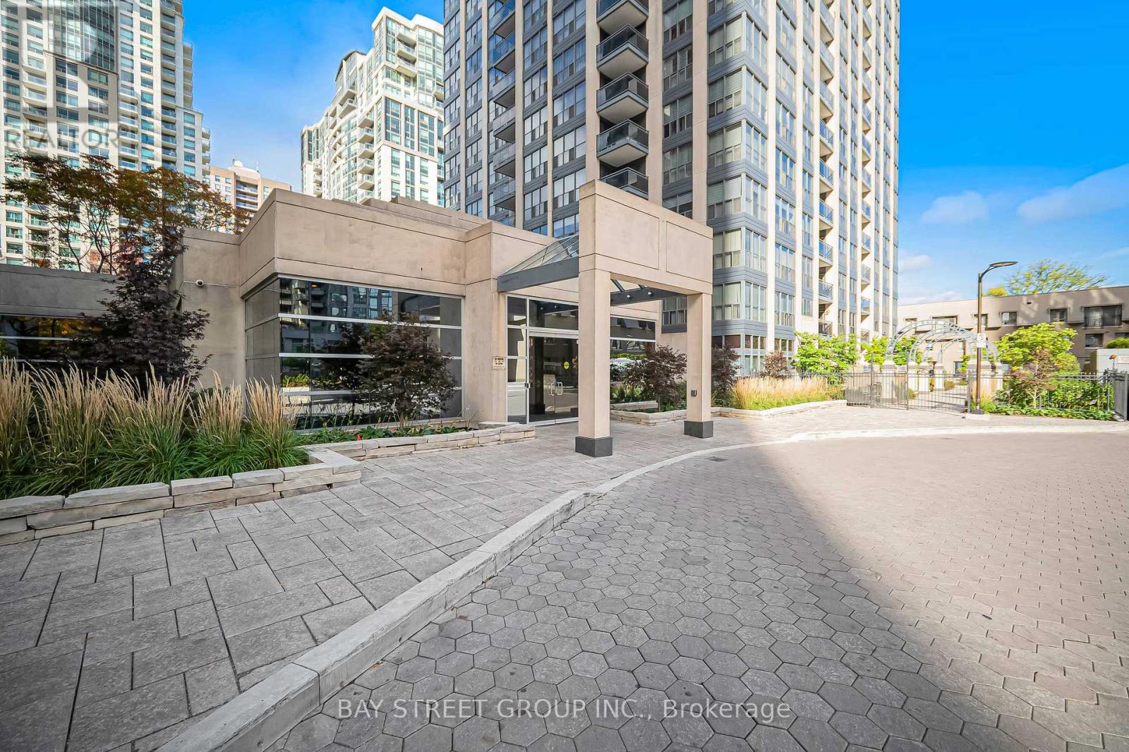 906- 28 Hollywood Avenue, Toronto, ON photo 5