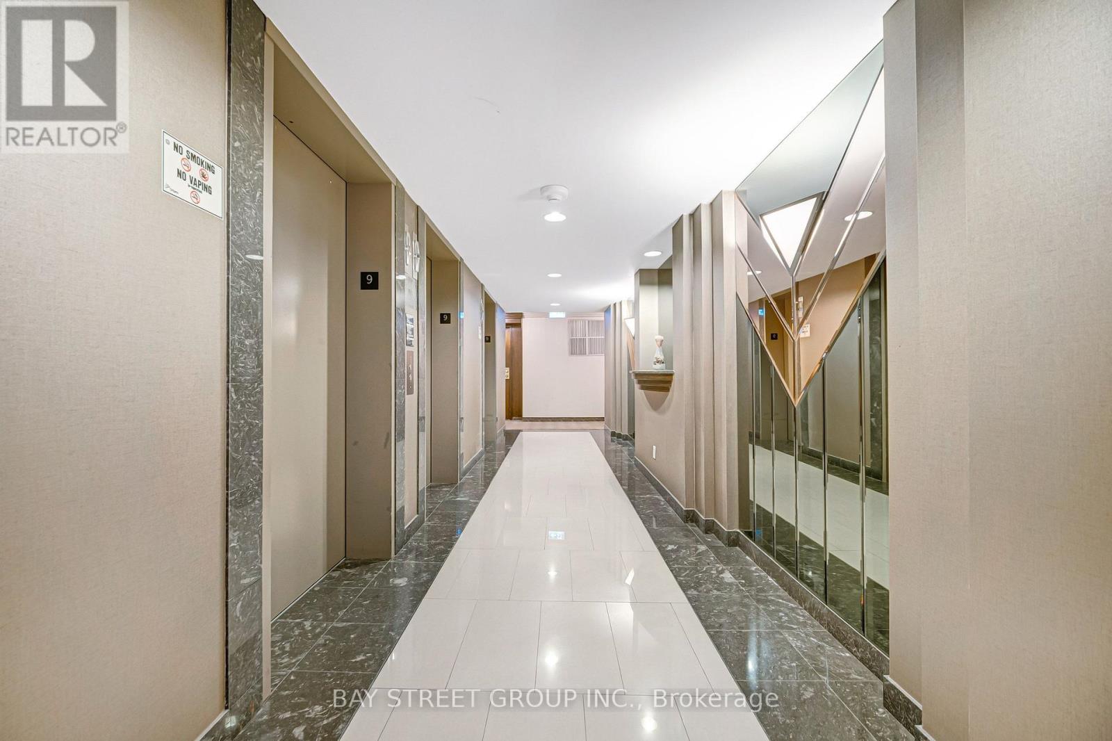 906- 28 Hollywood Avenue, Toronto, ON photo 7