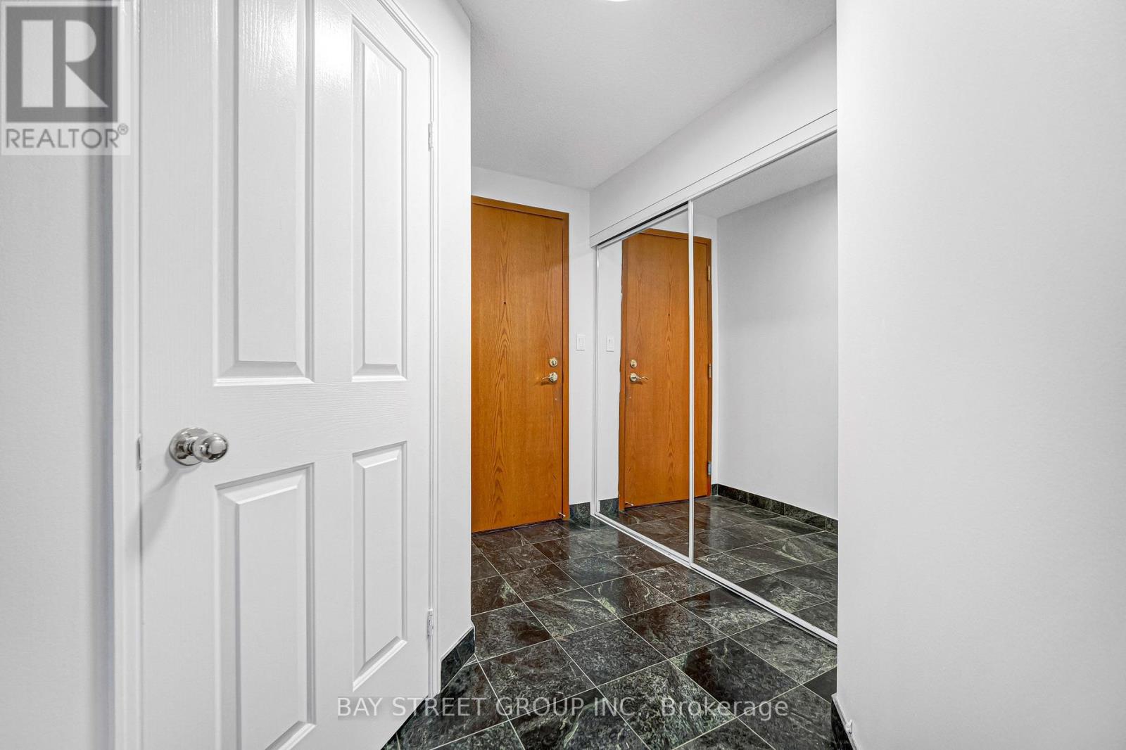 906- 28 Hollywood Avenue, Toronto, ON photo 8