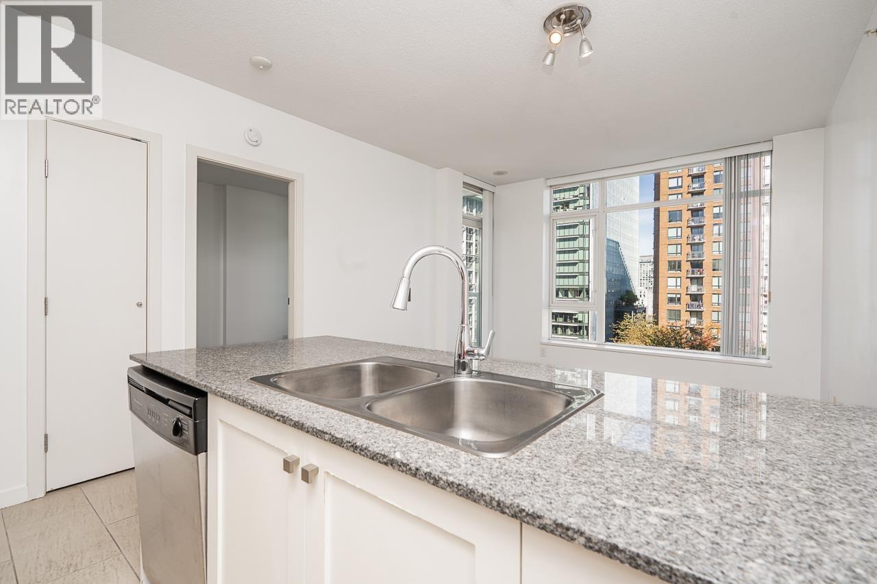 Photo of 1303 480 ROBSON STREET 21