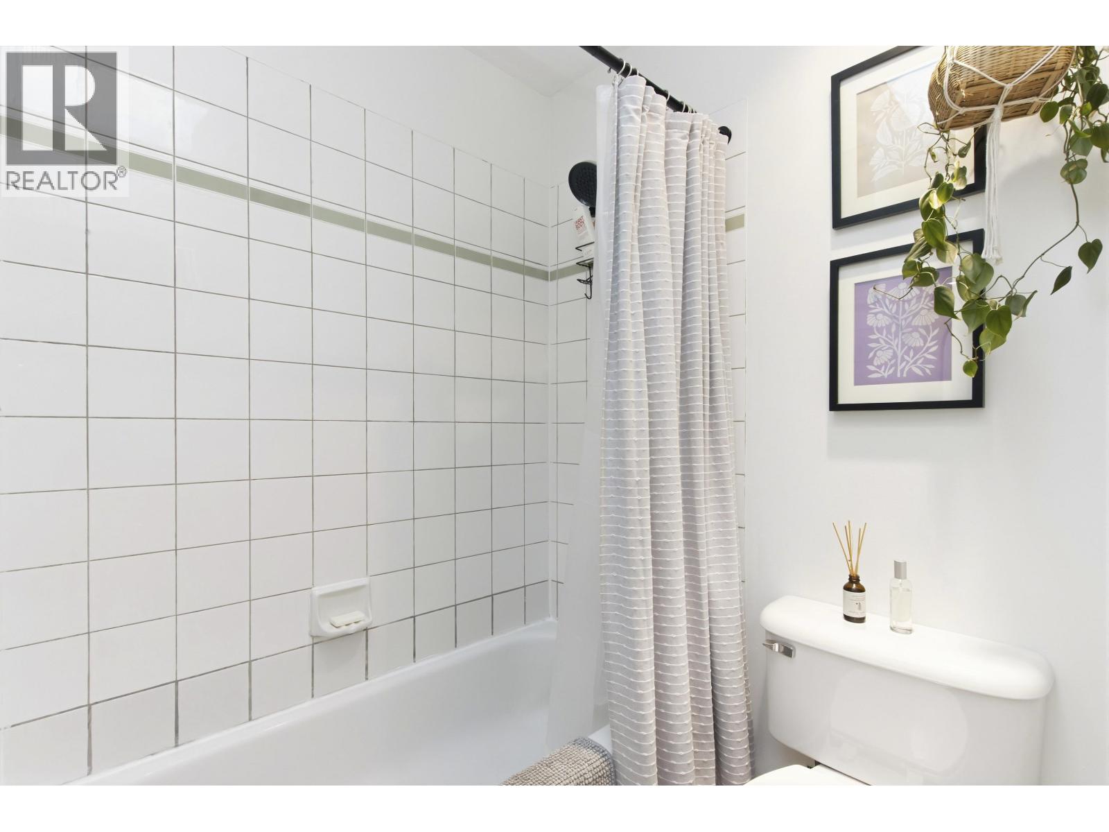 Photo of 311 40180 WILLOW CRESCENT 17