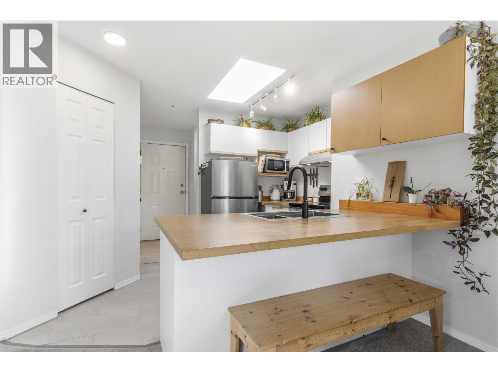 Photo of 311 40180 WILLOW CRESCENT 6