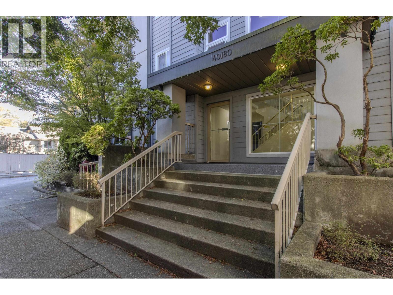 Photo of 311 40180 WILLOW CRESCENT 21