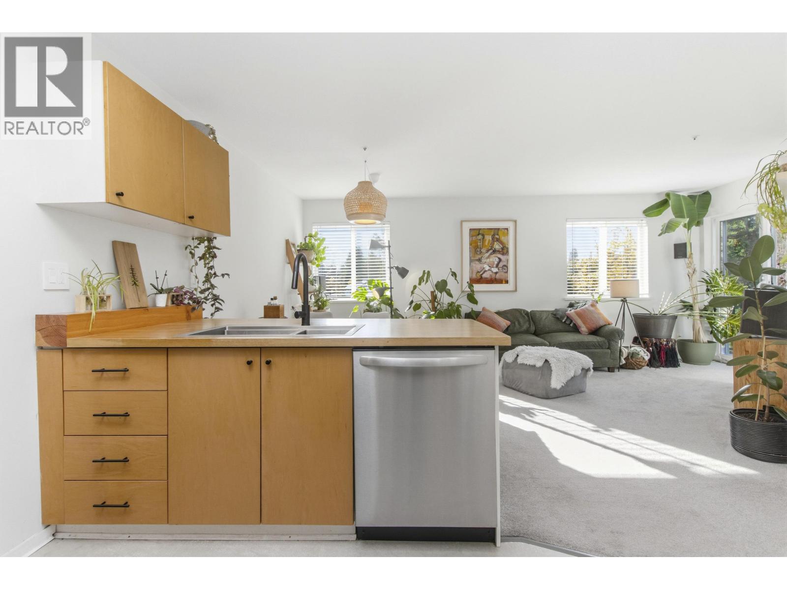 Photo of 311 40180 WILLOW CRESCENT 7