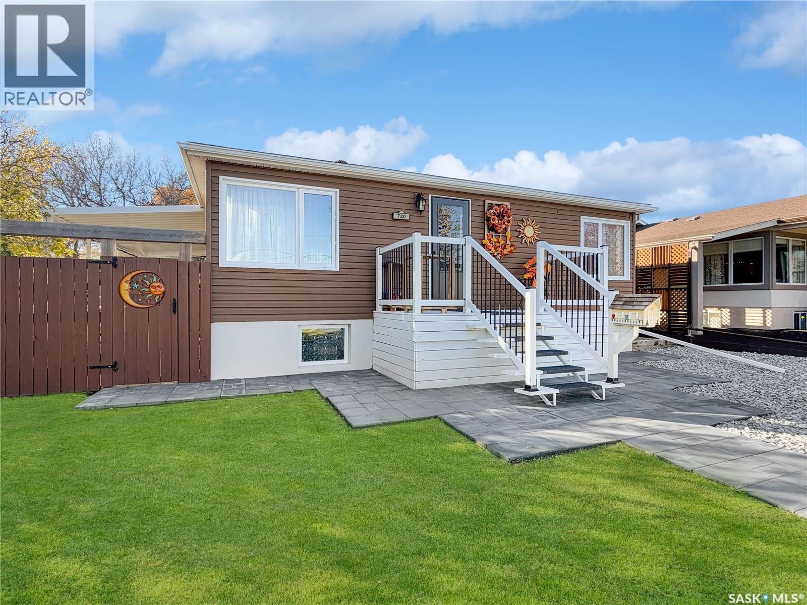 720 6th AVENUE NE, Swift Current
