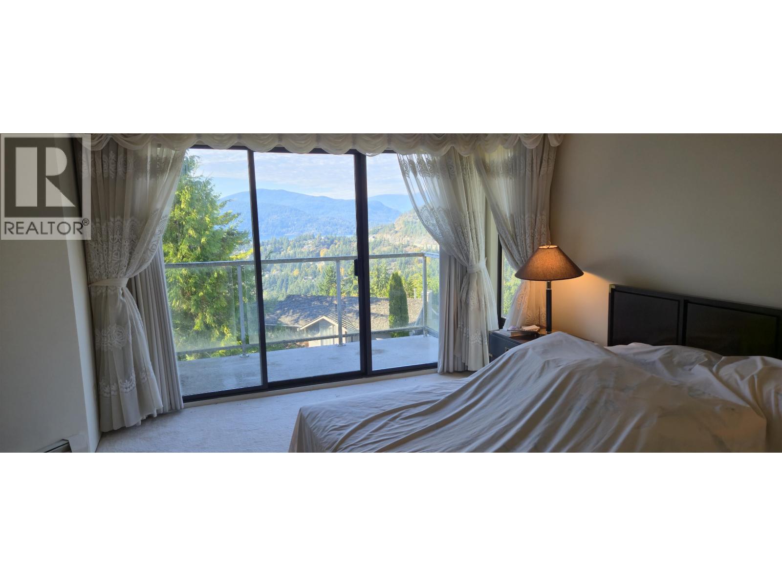 4764 WOODBURN ROAD, West Vancouver - Image 1