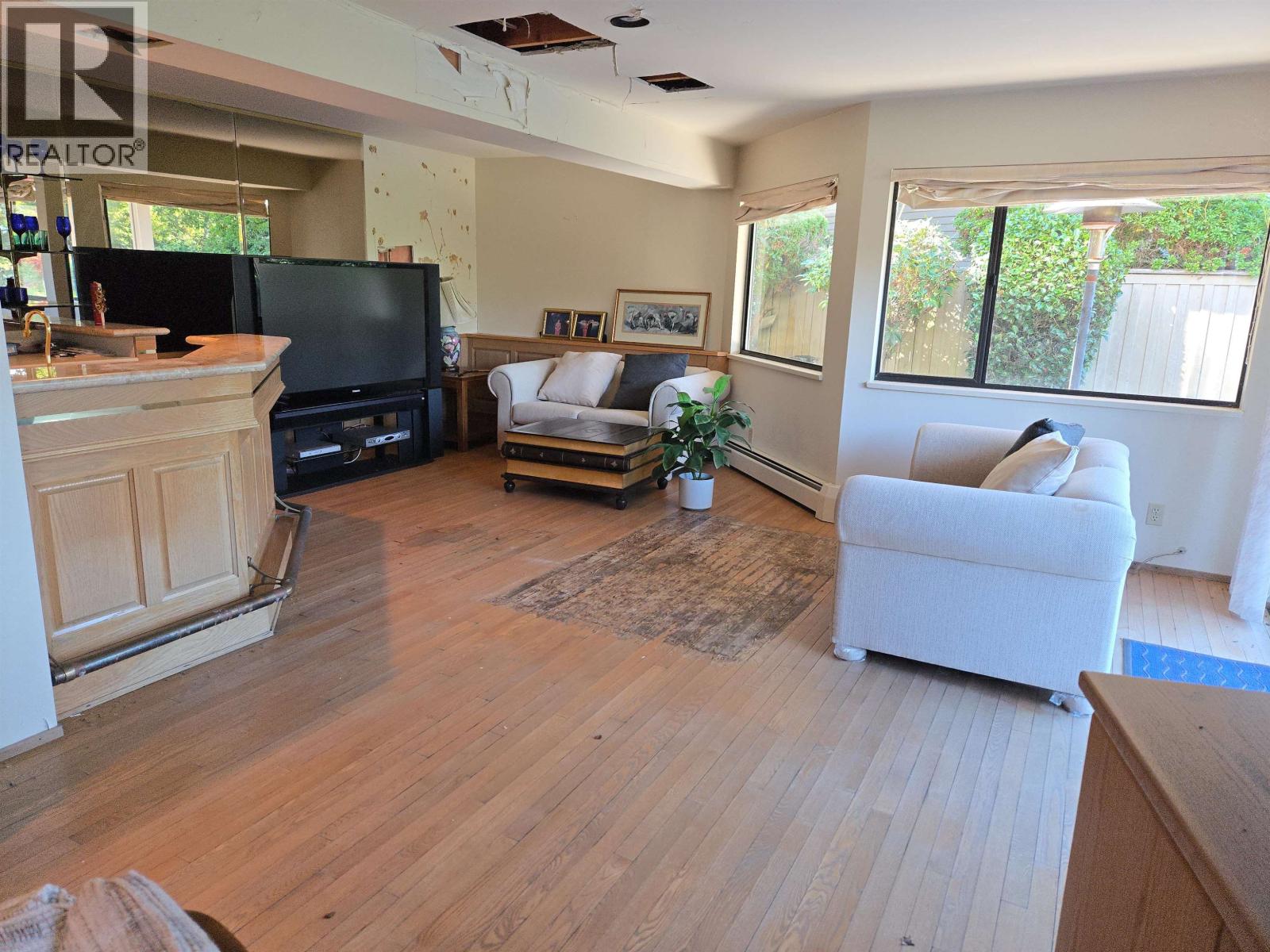 4764 WOODBURN ROAD, West Vancouver - Image 1