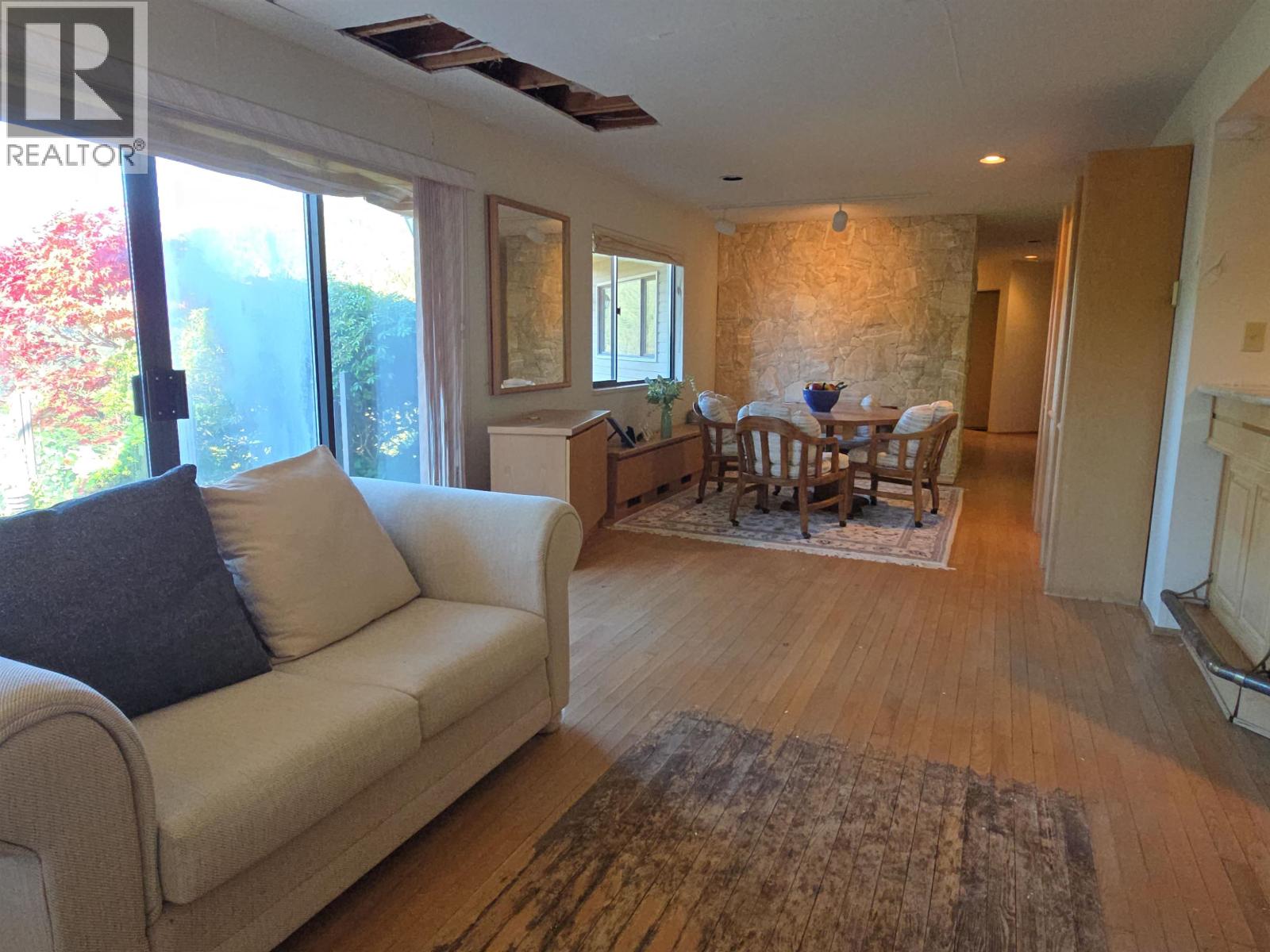 4764 WOODBURN ROAD, West Vancouver - Image 1