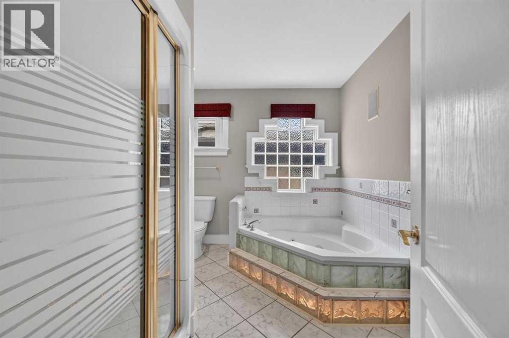 4418 20 Avenue NW - photo 27