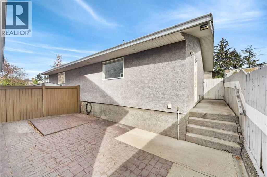 4418 20 Avenue NW - photo 46