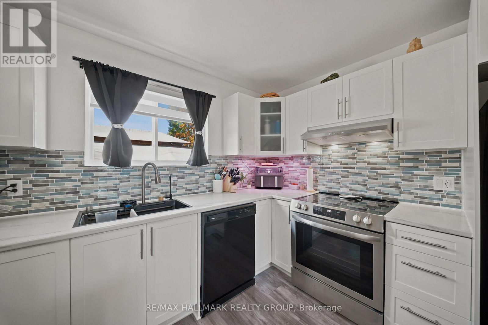 312 DUFFERIN STREET - 9