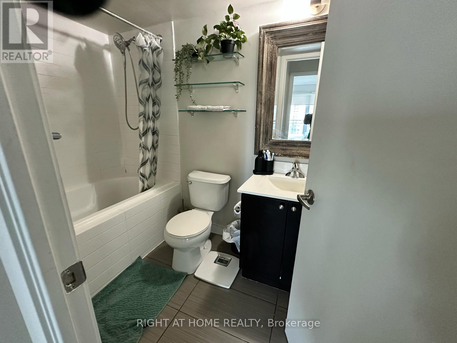 155 - 155 LEGION ROAD N, Toronto (Mimico) — photo 2
