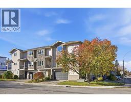 4pc Bathroom - 2323 1 Street Ne, Calgary, AB T2E9E6 Photo 6