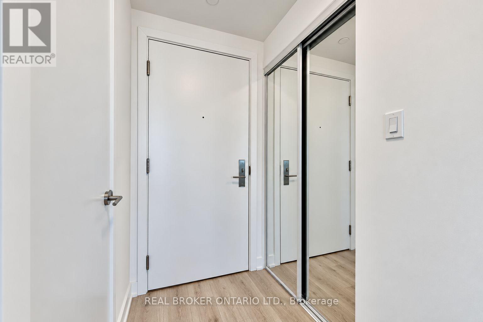 #301 1709 BUR OAK AVENUE - 22