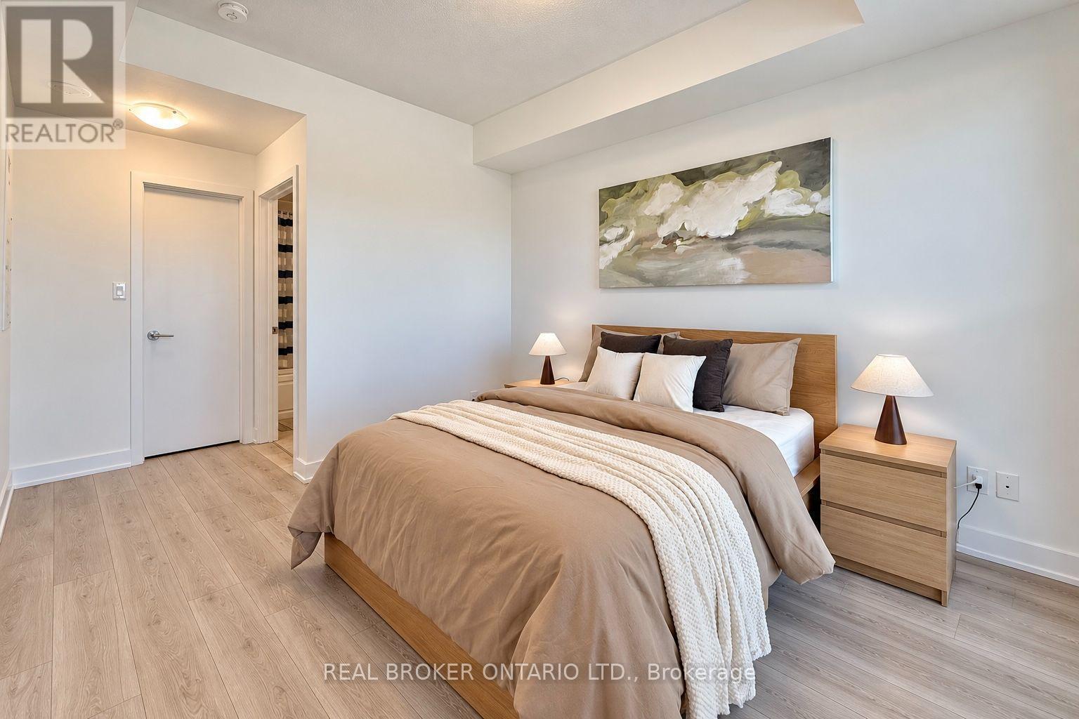 #301 1709 BUR OAK AVENUE - 13
