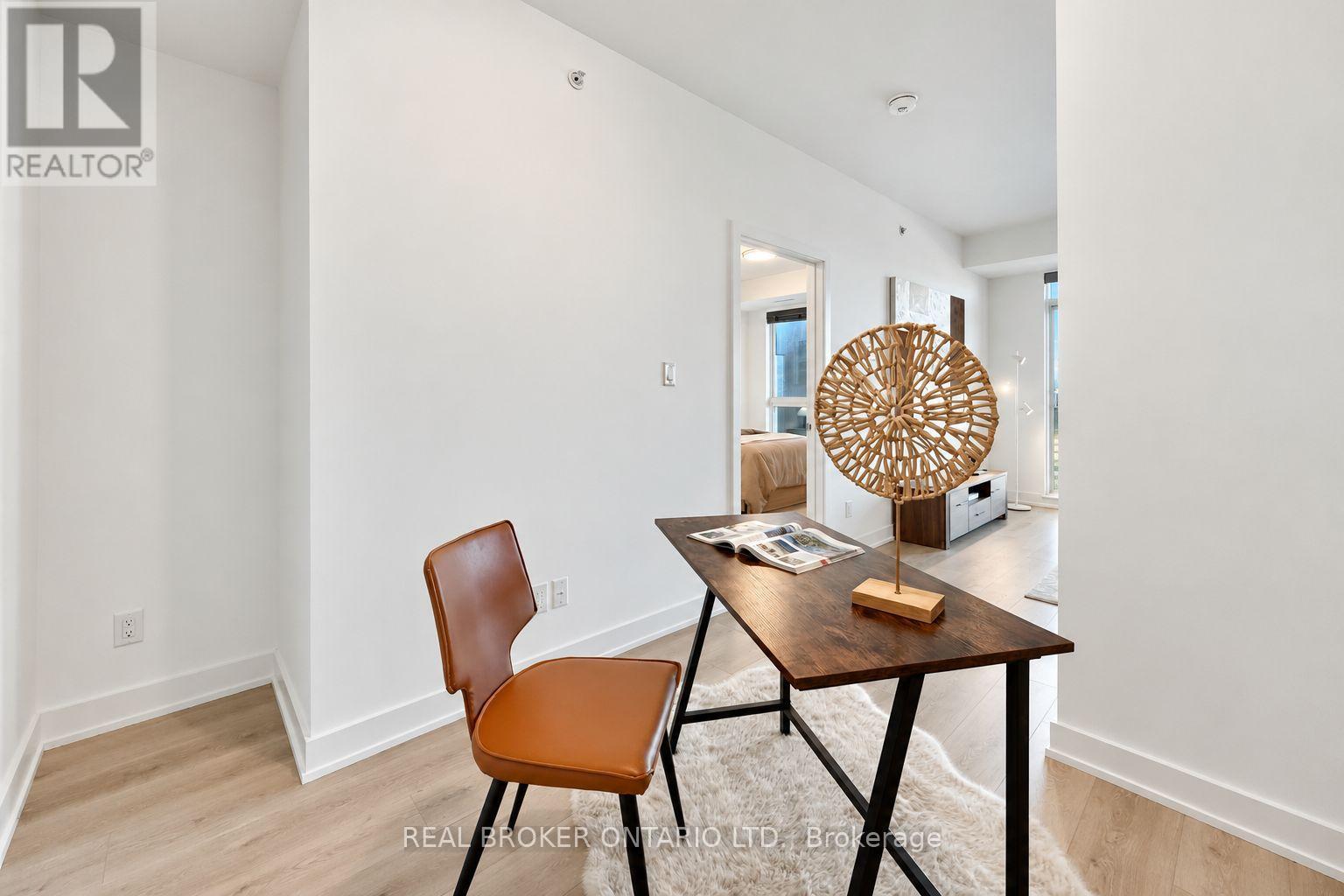 #301 1709 BUR OAK AVENUE - 17