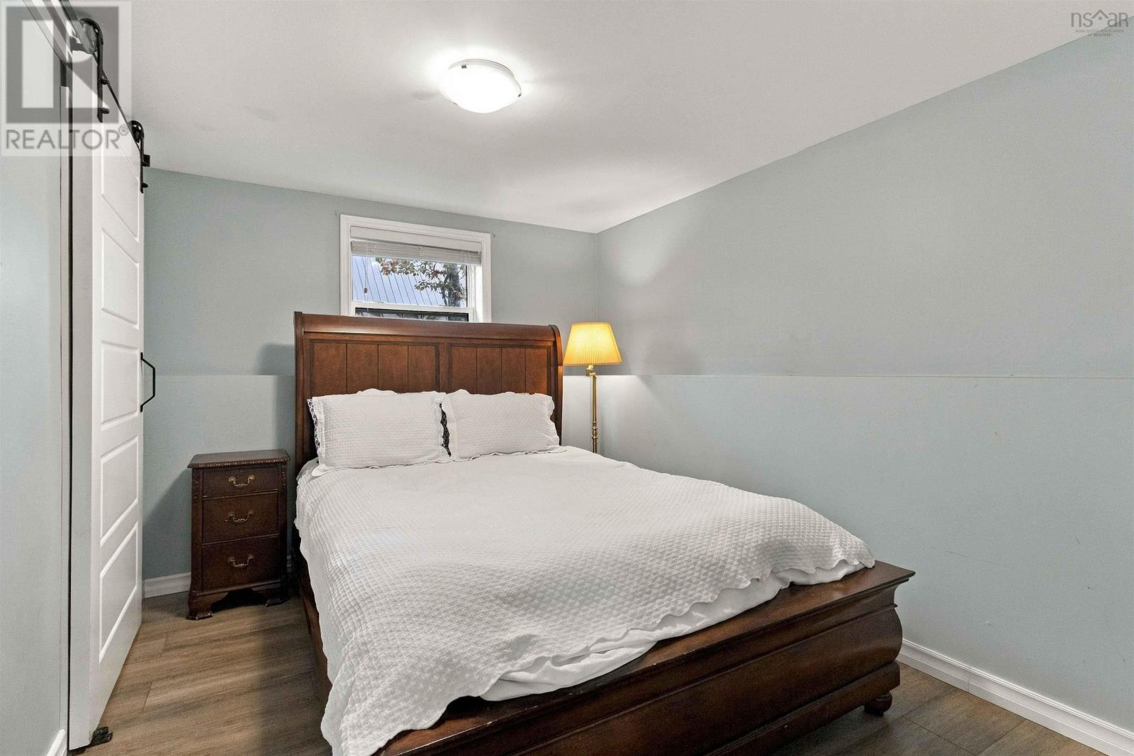 22 Cedar Crescent - 32