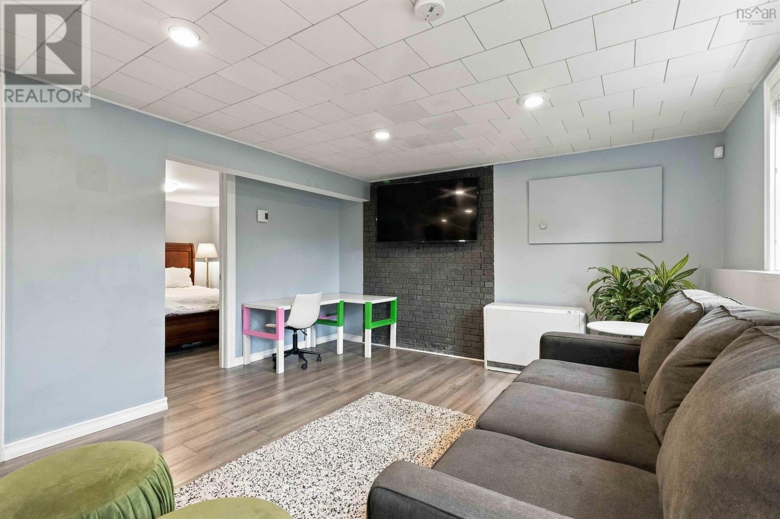 22 Cedar Crescent - 30