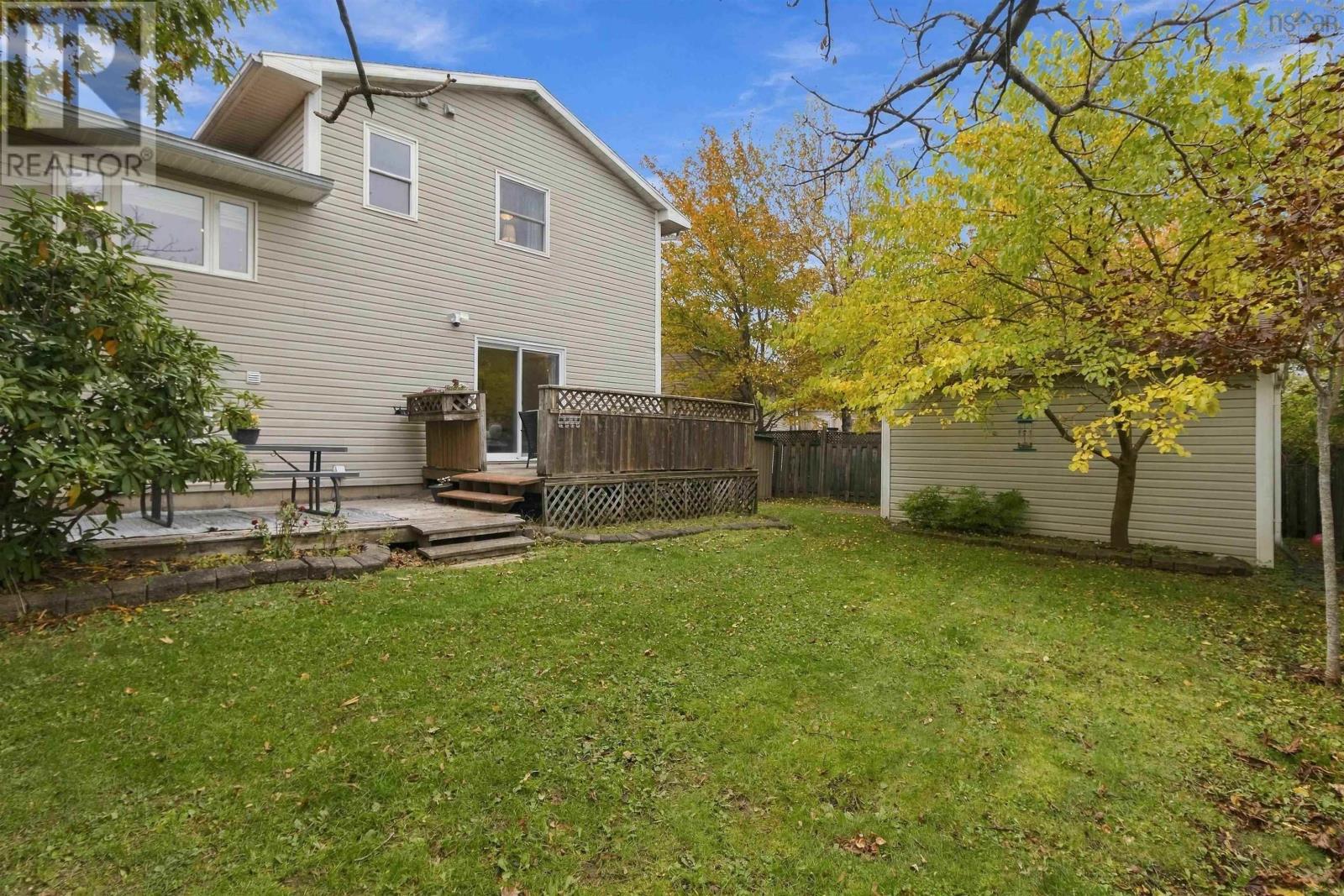 22 Cedar Crescent - 37