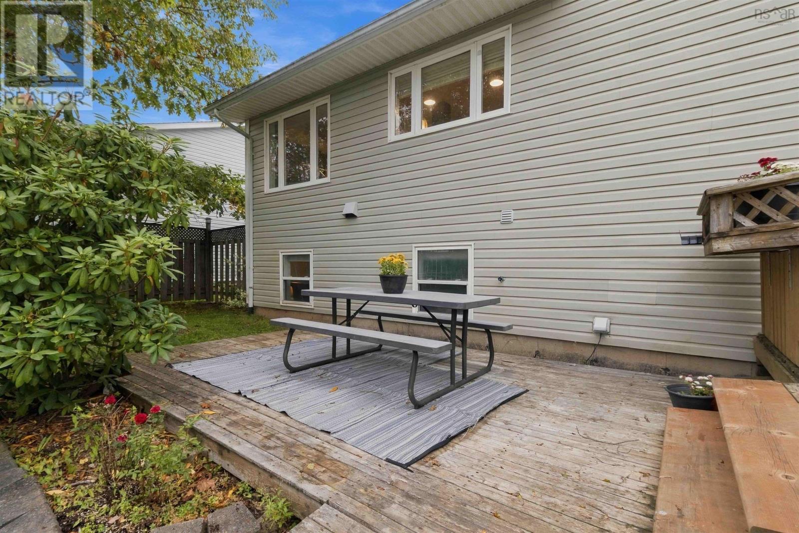 22 Cedar Crescent - 36