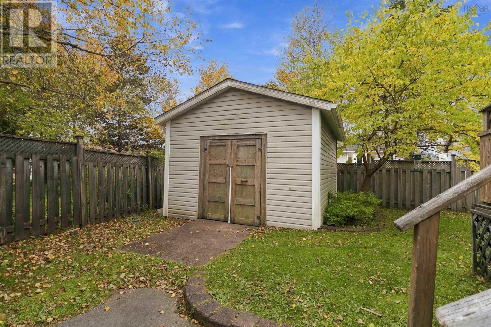 22 Cedar Crescent - 39