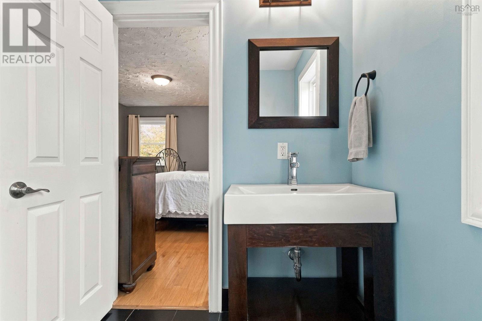 22 Cedar Crescent - 24