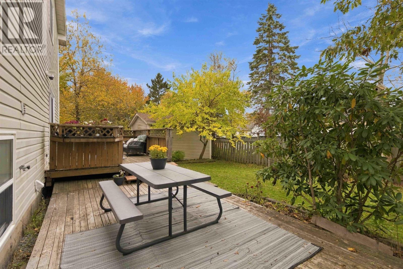 22 Cedar Crescent - 35
