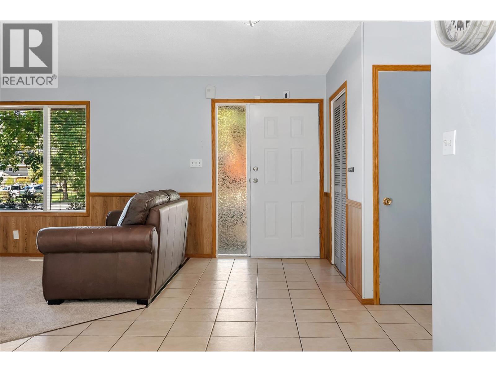 11408 Kalmalka Road - 12