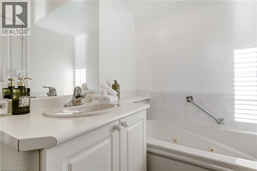 260 SILVERBIRCH Boulevard - 10