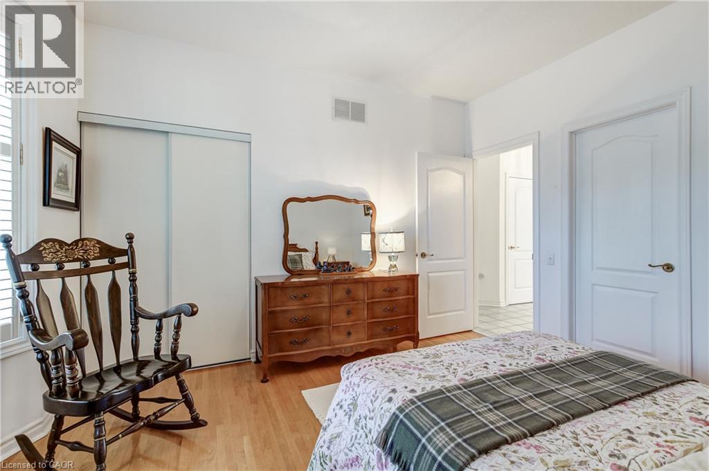 260 SILVERBIRCH Boulevard - 13