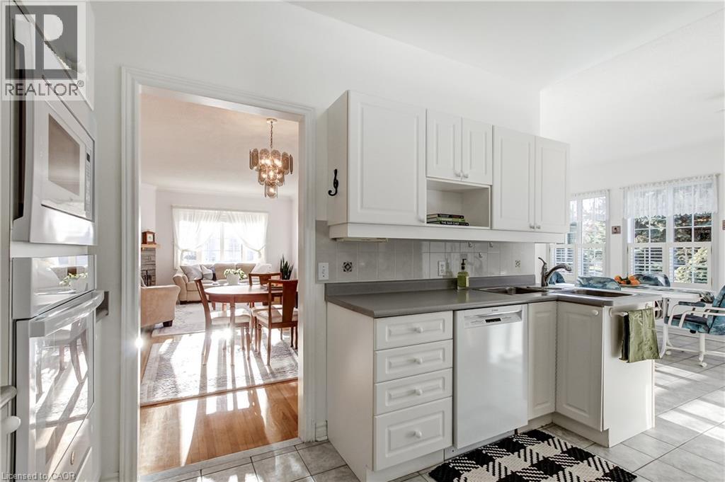 260 SILVERBIRCH Boulevard - 22