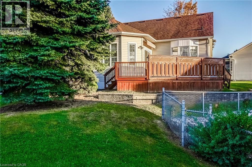 260 SILVERBIRCH Boulevard - 32