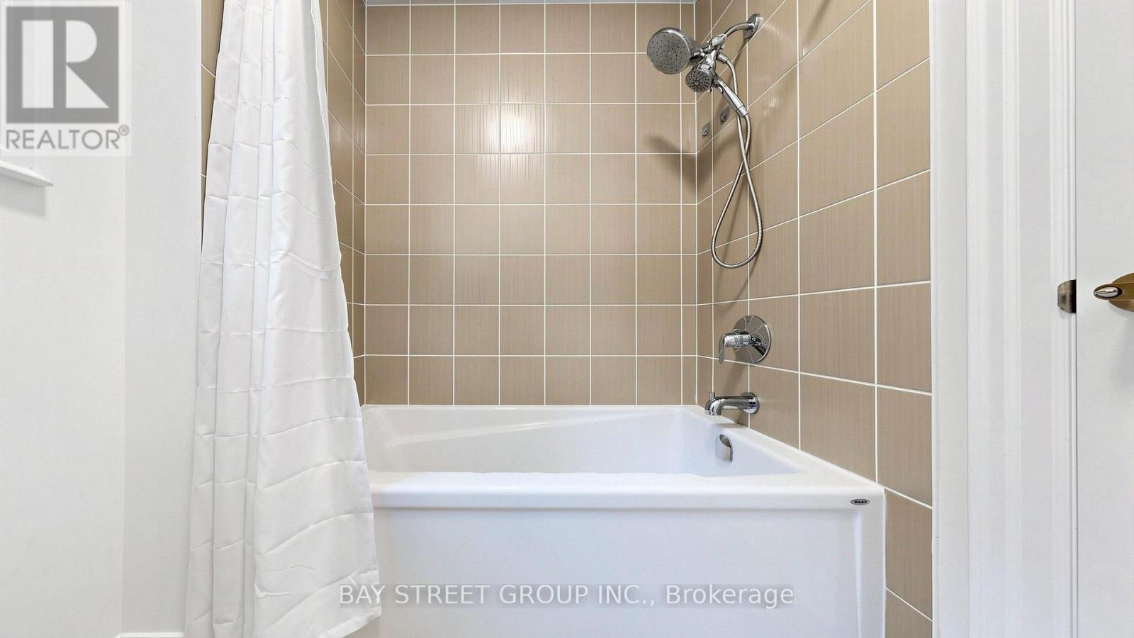 40 Shining Willow Court, Richmond Hill, ON photo 31
