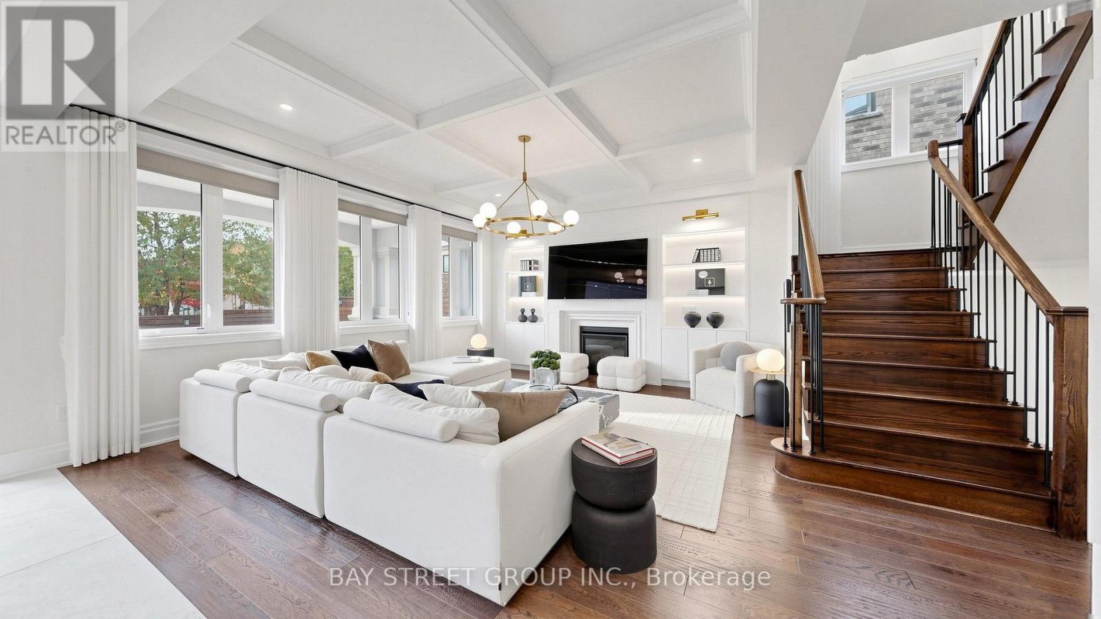 40 Shining Willow Court, Richmond Hill, ON photo 4