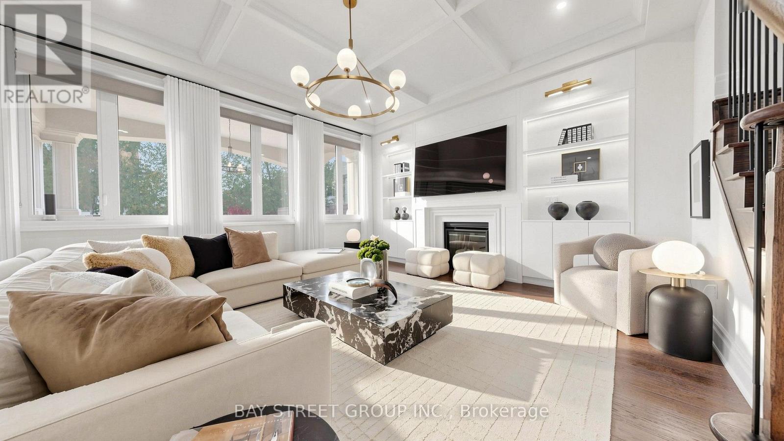40 Shining Willow Court, Richmond Hill, ON photo 6