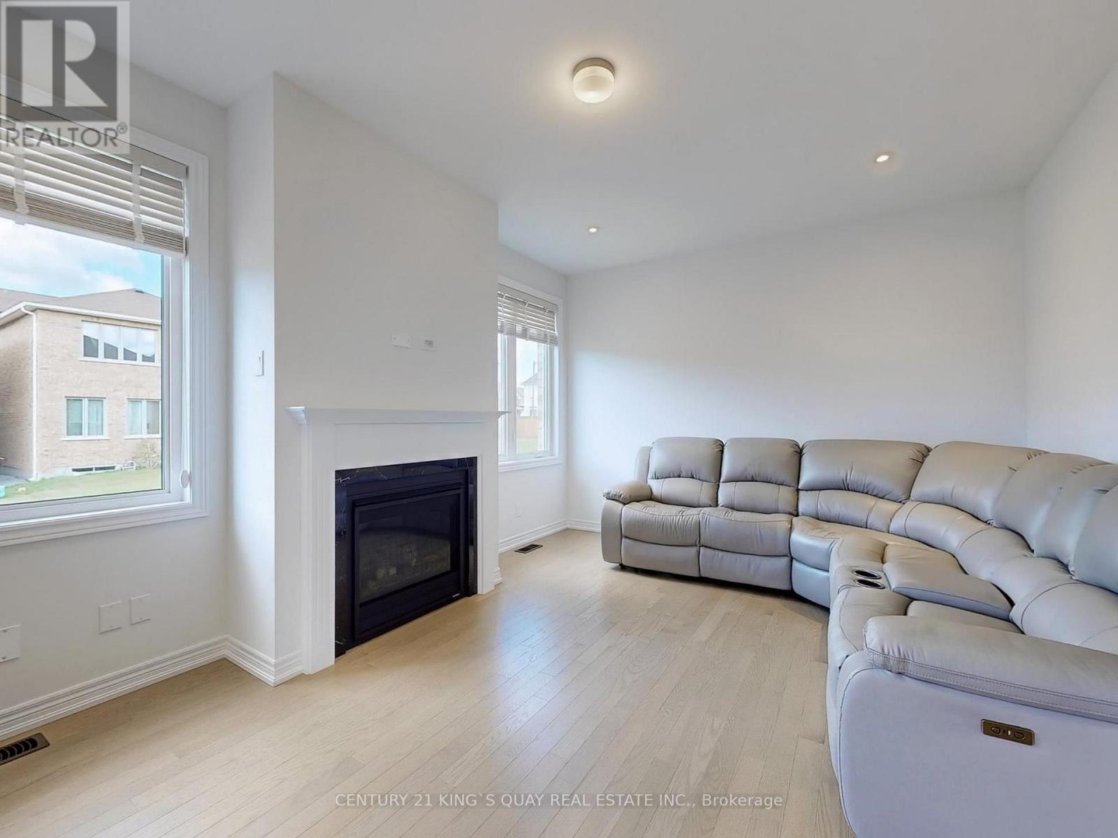 10 Red Blossom Court, Whitchurch-Stouffville, ON photo 7
