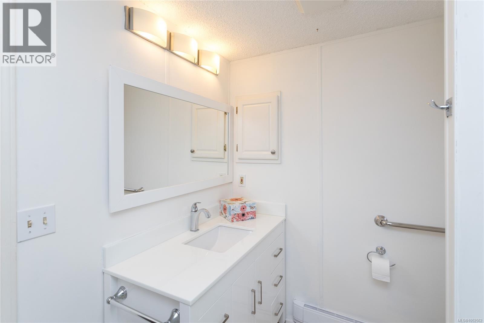9 7583 Central Saanich Road, Central Saanich