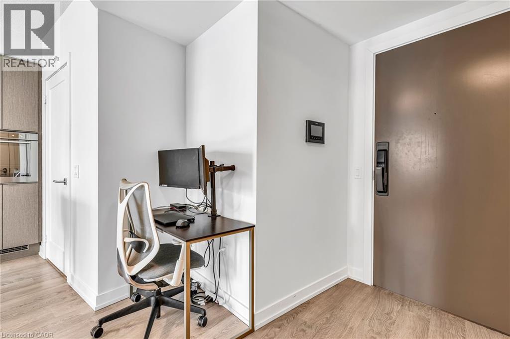 10 YORK Street Unit# 2713, Toronto — photo 3