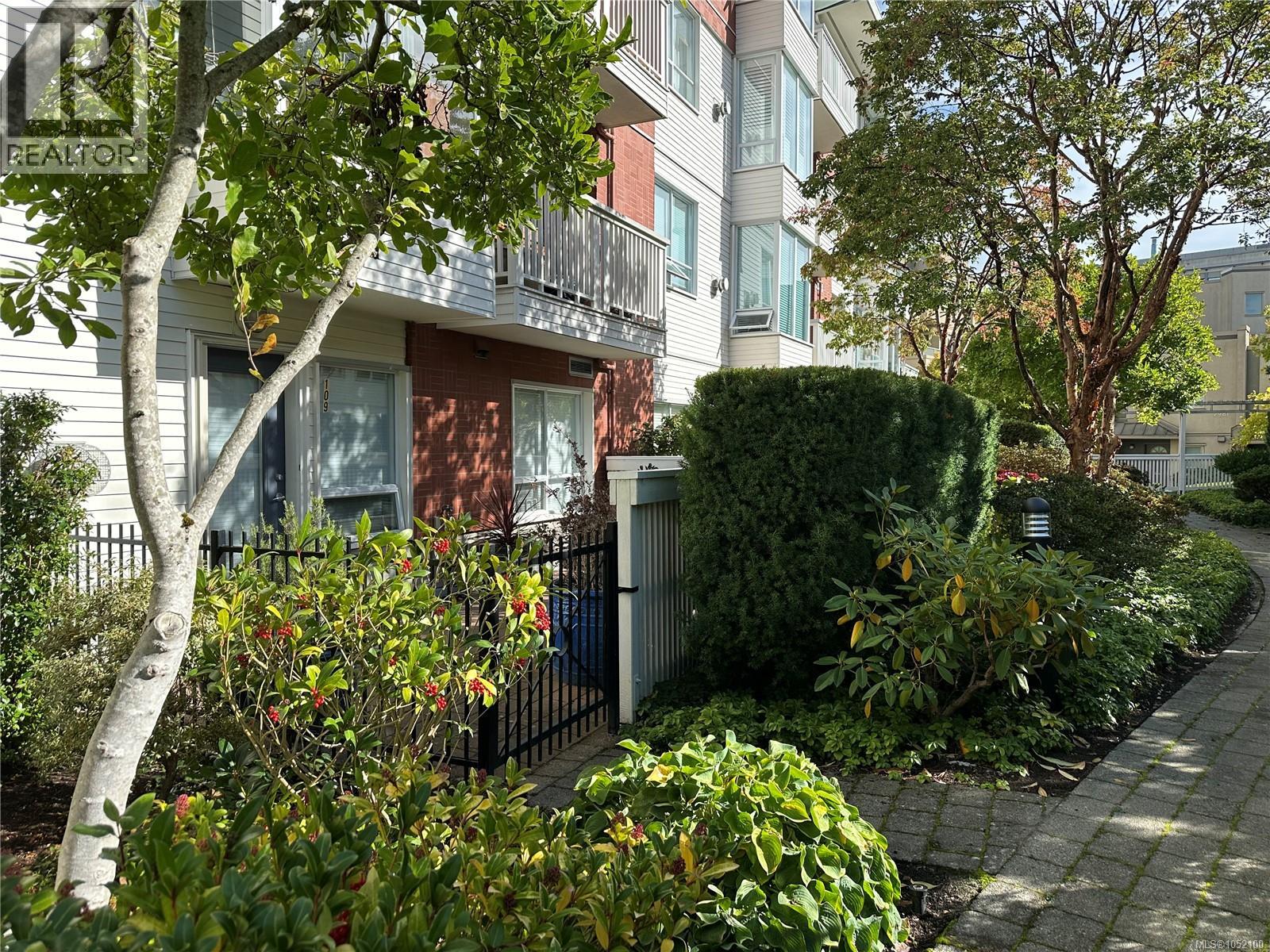 109 380 Waterfront Cres, Victoria - Image 1