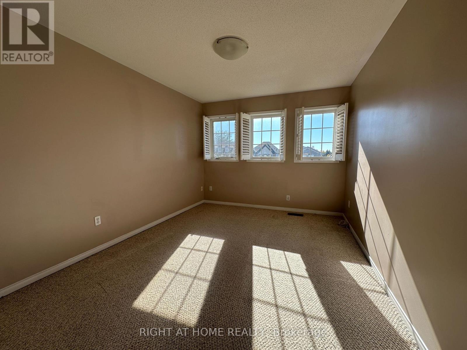 50 BLACKSMITH Lane, Whitby, ON photo 10