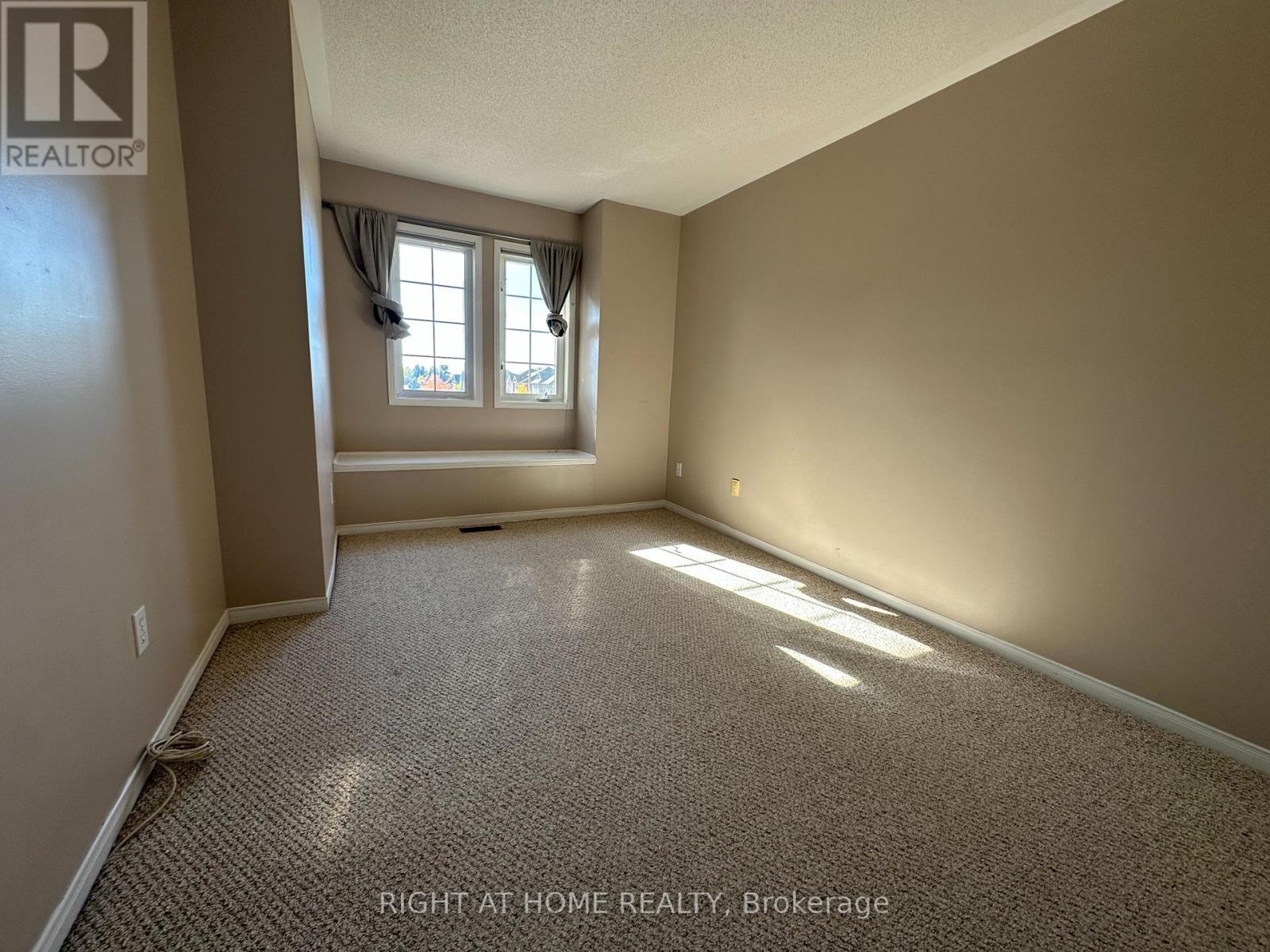 50 BLACKSMITH Lane, Whitby, ON photo 11