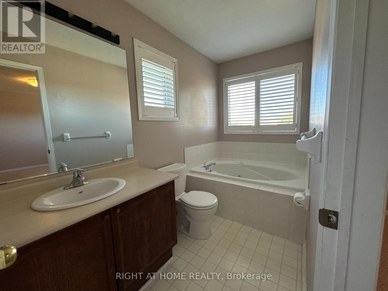 50 BLACKSMITH Lane, Whitby, ON photo 15