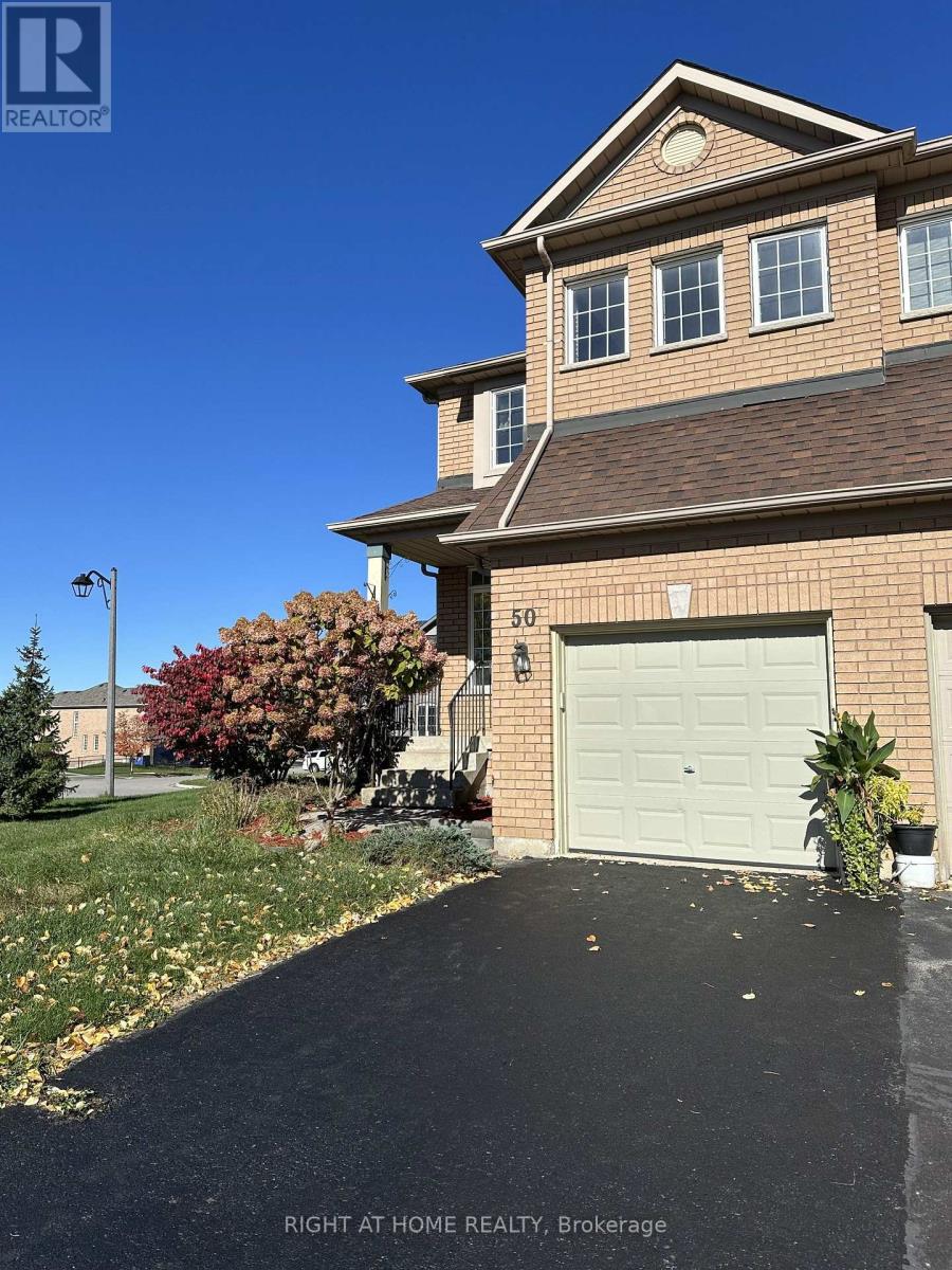 50 BLACKSMITH Lane, Whitby, ON photo 3