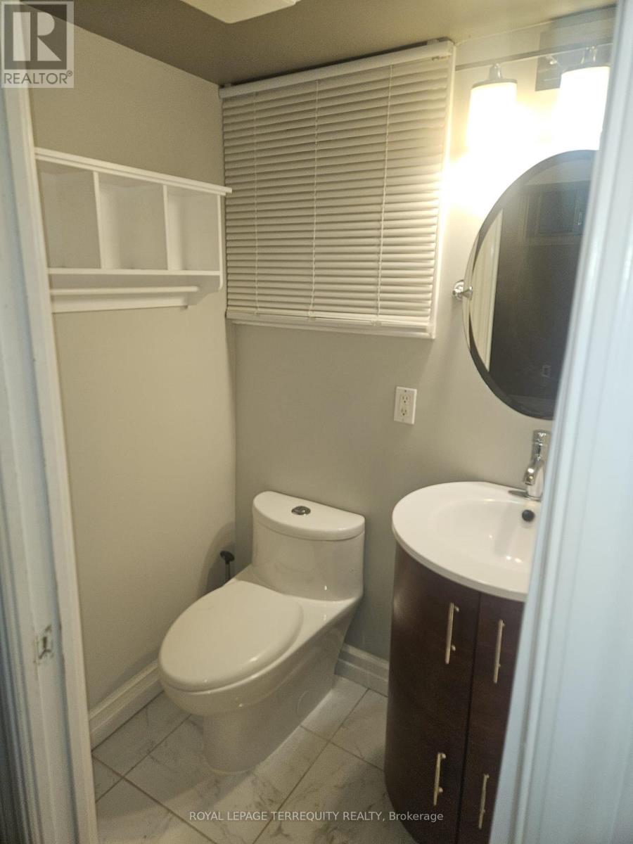 BASEMENT - 2 GOLDEN AVENUE, Toronto (Roncesvalles) — photo 2