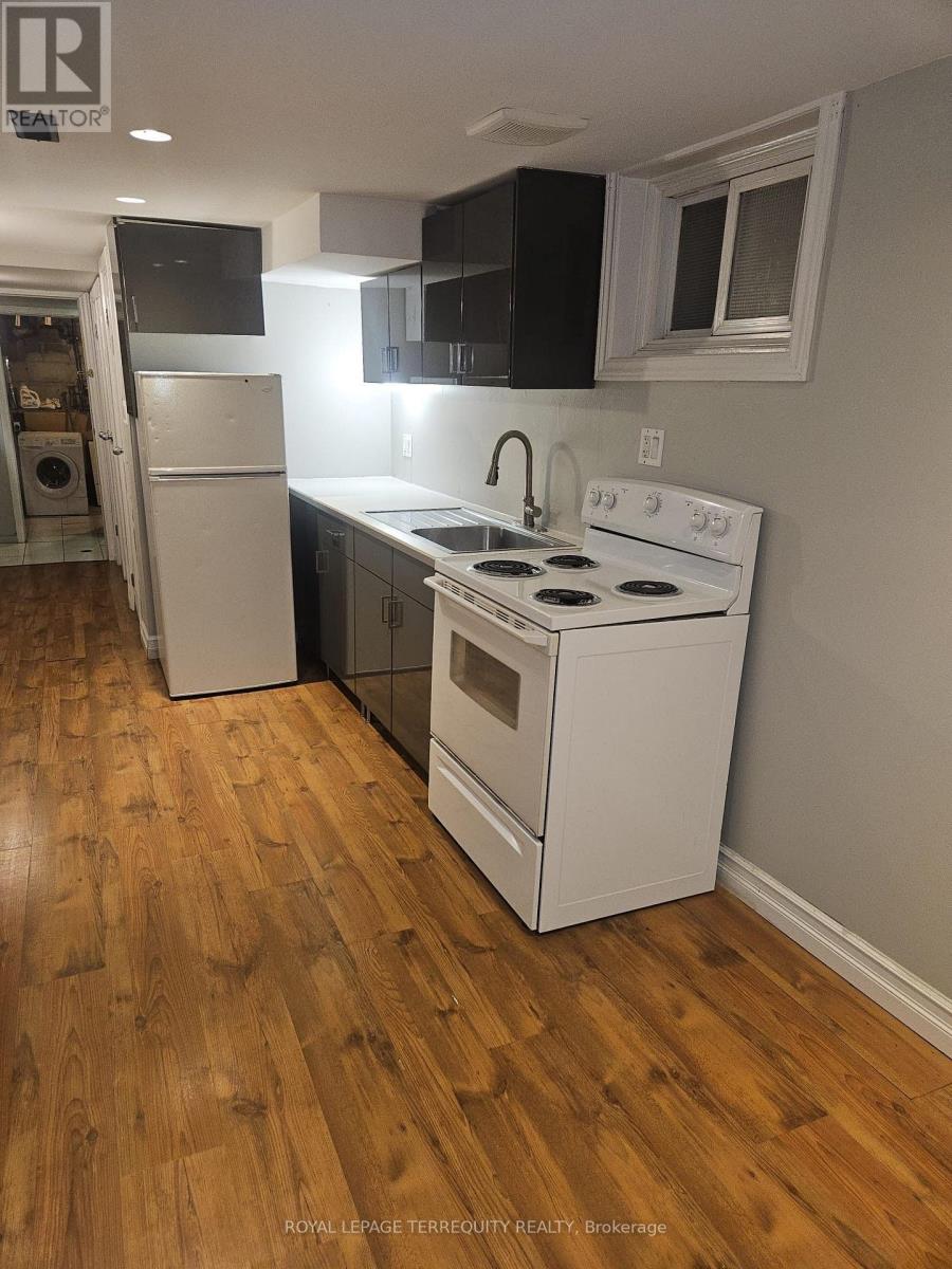 BASEMENT - 2 GOLDEN AVENUE, Toronto (Roncesvalles) — photo 3